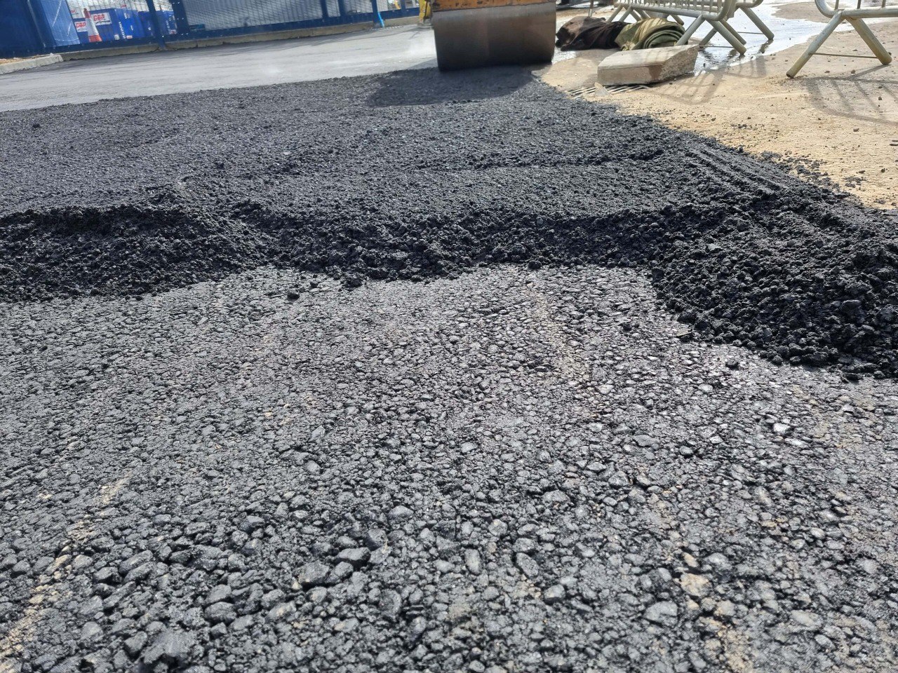 This is tarmac being laid by NS Driveways Banstead